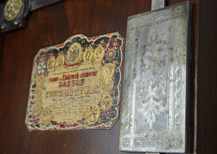 Luxury safes - details